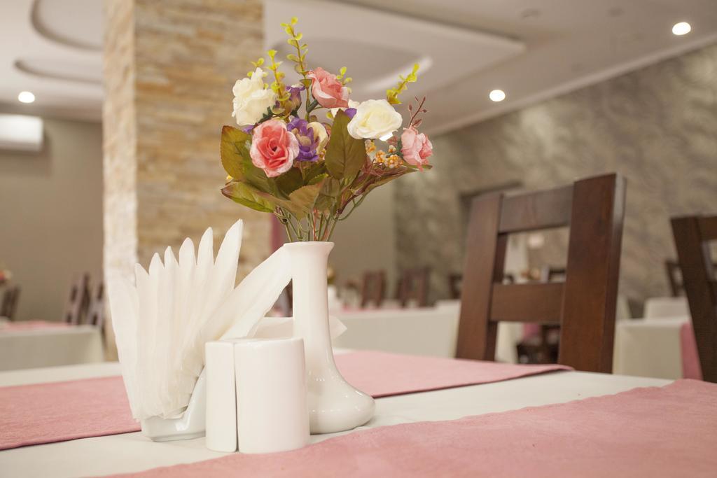 Mirage Hotel แบรฮอฟ ภายนอก รูปภาพ